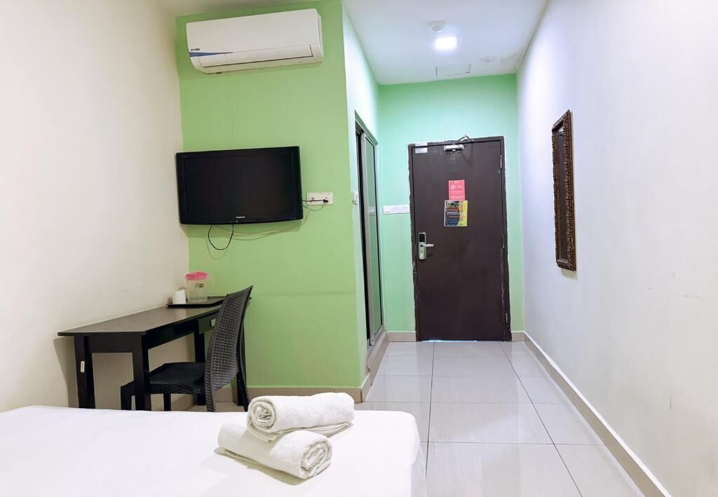 Standard Double Room | Iron/ironing board, free WiFi