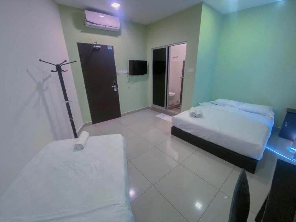 Superior Triple Room | Iron/ironing board, free WiFi