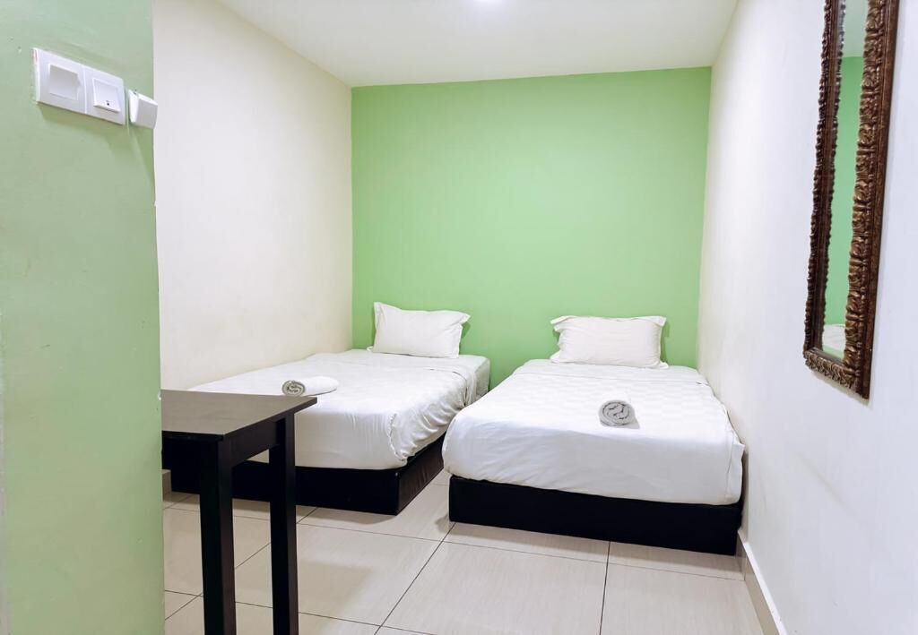 Basic Twin Room | Iron/ironing board, free WiFi