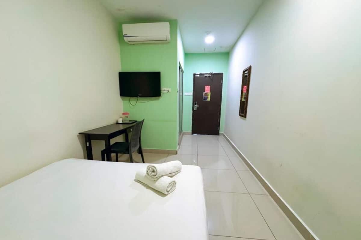 Habitación doble superior, vistas a la ciudad | Tabla de planchar con plancha y wifi gratis