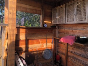 Property grounds - A cabin in a bamboo grove—a stunning natural setting (Miranda do Douro)