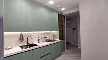 Suite junior, balcón, vista al jardín | Interior