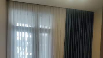 Junior suite, balkon, uitzicht op tuin | Luxe beddengoed, Select Comfort-bedden, een minibar