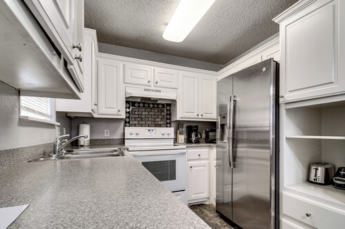 2 Mi to Texas Tech: Pet-friendly Home, Fenced Yard