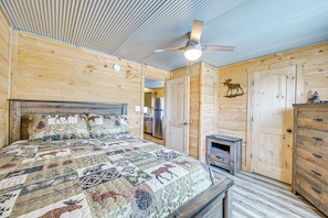 House (2 Bedrooms) | Interior - Fire Pit, Grill! Mammoth Cave Cabin Near Boat Ramp (Mammoth Cave)
