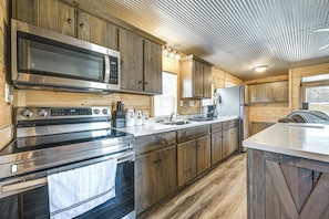 House (2 Bedrooms) | Interior - Fire Pit, Grill! Mammoth Cave Cabin Near Boat Ramp (Mammoth Cave)