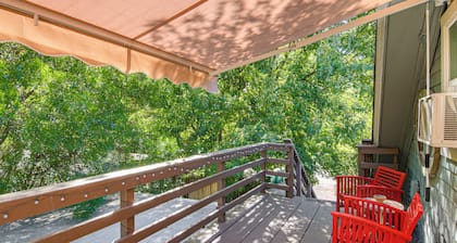 Walk to Downtown Chico! Tree-lined Apt w/ Deck