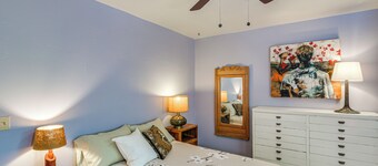 Walk to Downtown Chico! Tree-lined Apt w/ Deck