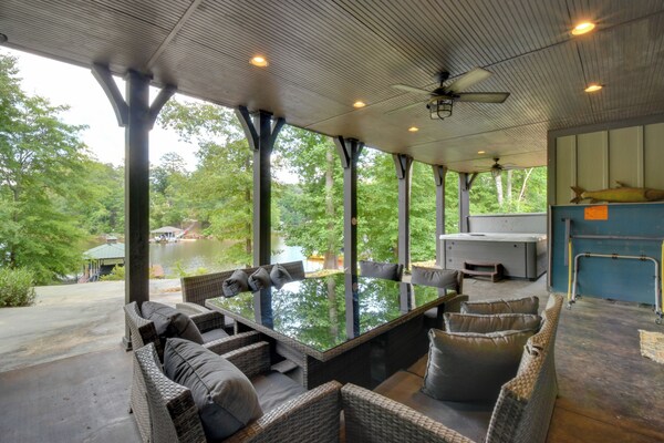 Waterfront Lake Keowee Home W/ Hot Tub & Views! - Walhalla, SC
