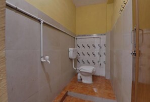 Shower, free toiletries, towels - Lodge in Kharagpur Alankar (Kharagpur)