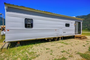 Interior - Fish, Hunt & Explore! Mtn-view Tiny Home in Noxon (Noxon)