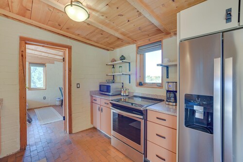 Adobe Cottage w/ Patios in South Santa Fe