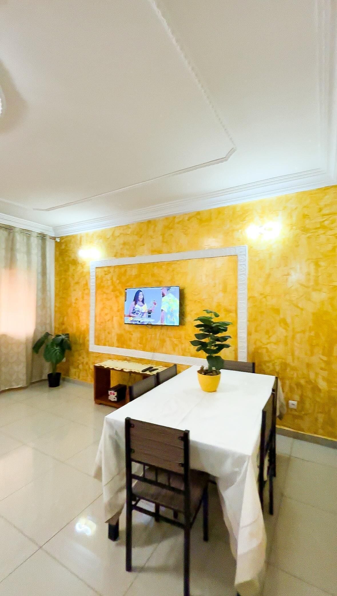 Deluxe-Apartment, Balkon, Stadtblick | Wohnbereich