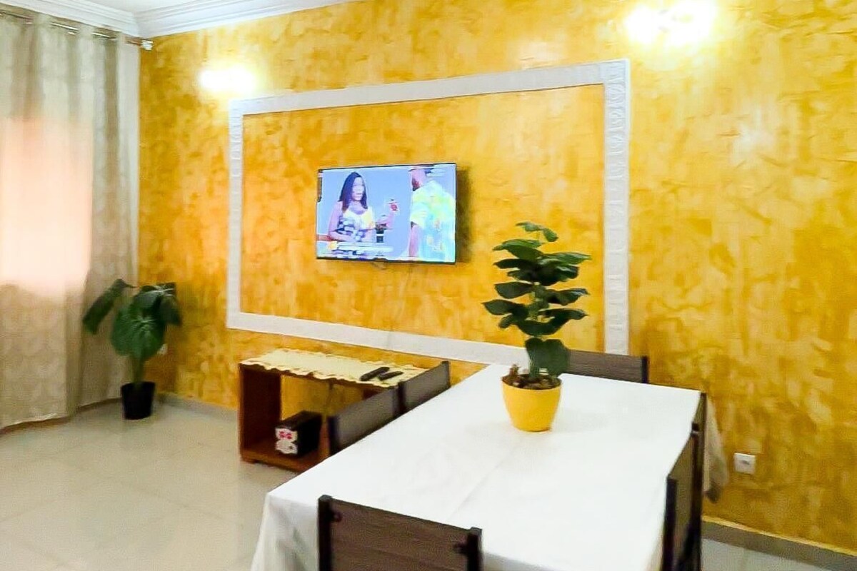 Deluxe Apartment, Balcony, City View | Living area