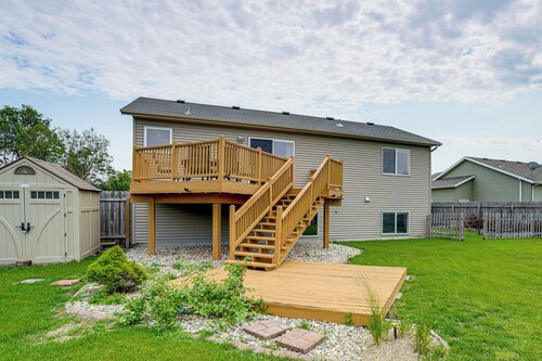 Deck & Yard! Moorhead Getaway Near Downtown Fargo