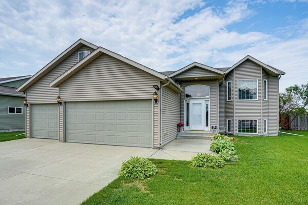 Deck & Yard! Moorhead Getaway Near Downtown Fargo - 파고