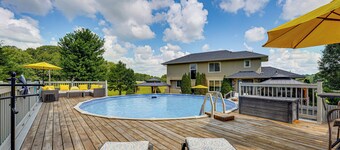 Private Getaway! Massive Springfield Area Home