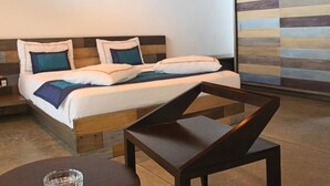 Caja fuerte, escritorio, tabla de planchar con plancha y wifi gratis