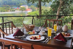 Tempat makan outdoor