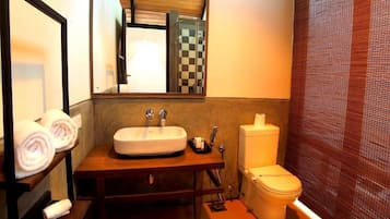 Phòng Premium, ban công, quang cảnh hồ | Phòng tắm