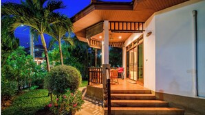 Terrace/patio - Premium Long-Stay Villa - Pool, Garden, Near the Beach, 2 Bedrooms, 90 square meters (Hua Hin District)
