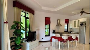 Coffee/tea maker, fridge, microwave, oven - Premium Long-Stay Villa - Pool, Garden, Near the Beach, 2 Bedrooms, 90 square meters (Hua Hin District)