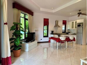 Coffee/tea maker, fridge, microwave, oven - Premium Long-Stay Villa - Pool, Garden, Near the Beach, 2 Bedrooms, 90 square meters (Hua Hin District)