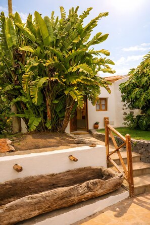 Property grounds - Vacation Apartment 'La Paredita Casa Acentejo' with Mountain View, Shared Pool and Wi-Fi (El Tanque)