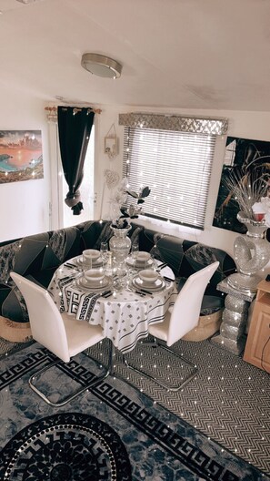 Dining - Big2vacation Exclusive Caravan Camber Sands Beach (Rye)
