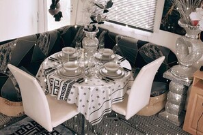 Dining - Sleeps6-familyfriendly-cambersands-5mintobeach (Rye)