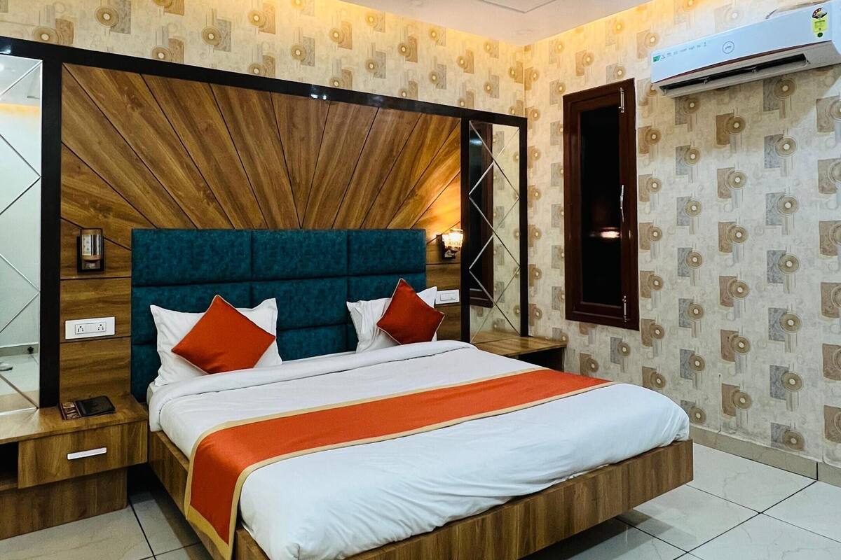 Deluxe Double Room, City View | Desk, WiFi (free)