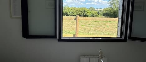 1 quarto, berço de viagem, Wi-Fi de cortesia, roupa de cama