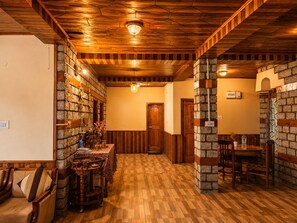 Interior - Abobe of Four Bellas - Your Pawsome Himachal Escape | Hallan Valley (Kullu)