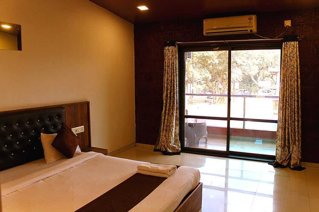 โต๊ะทำงาน, พื้นที่ทำงานแบบใช้แล็ปท็อป, Wi-Fi ฟรี