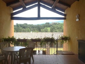 Outdoor dining - 41 Summer with private Wi-Fi and free parking (Castel del Piano)