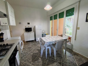 Fridge, stovetop - 454 Orchidee Mare (3-seater) (Marina di Grosseto)