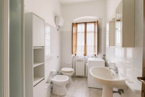 Bathroom - Casa Maria Amiata: A Cozy House Amid Nature and Comfort (San Lorenzo)