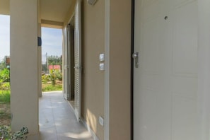 A corridor with a door on the right and a window on the left. - To complete (Grosseto)