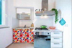 Private kitchen - 100m to Beach: House with Garden & A/C (Marina di Grosseto)