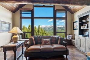 Living area - The Duke's Sky Lodge | Luxury Ski-In/Out Retreat (Big Sky)