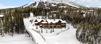 The Duke’s Sky Lodge | Ski-In/Out, Ski Bridge, Hot Tub