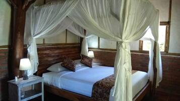 Desk, soundproofing, free WiFi, wheelchair access