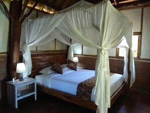 Desk, soundproofing, free WiFi, wheelchair access - Bali Mountain Forest Cabins (Tabanan)