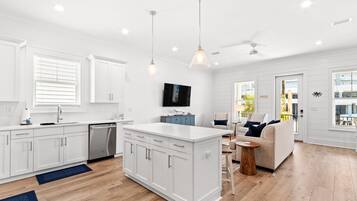 House, 4 Bedrooms | Living area