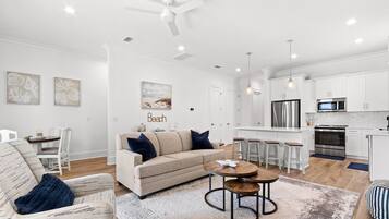 House, 4 Bedrooms | Living area