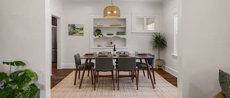 Maison, 4 chambres | Restauration