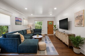 House, 4 Bedrooms | Living area | Smart TV - Emerald On Orchard Luxury Eugene Vacation Rental Near Uo 4 Bedroom Home (Eugene)