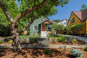 Exterior - Emerald On Orchard Luxury Eugene Vacation Rental Near Uo 4 Bedroom Home (Eugene)