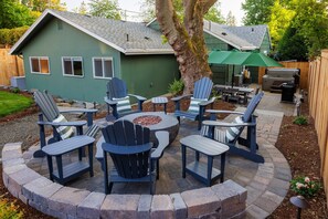 House, 4 Bedrooms | Terrace/patio - Emerald On Orchard Luxury Eugene Vacation Rental Near Uo 4 Bedroom Home (Eugene)