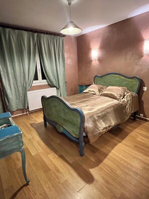 Bed sheets - Villa Papillon: Accommodates 2 to 6 People, Clermont-Ferrand (Nohanent)